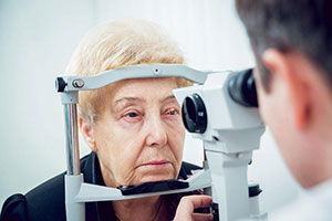 注意！这四类人每年需定期检查视力和眼底！