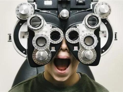 近视的成因、症状表现及近视的治疗