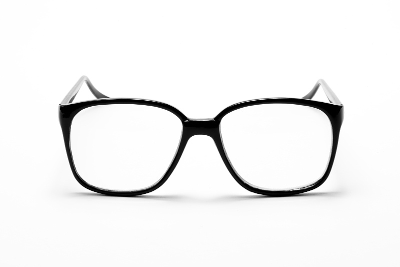 【昆明近视】要想省钱，一副眼镜最多能戴几年？
